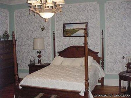 Port City Guest House Wilmington Room photo